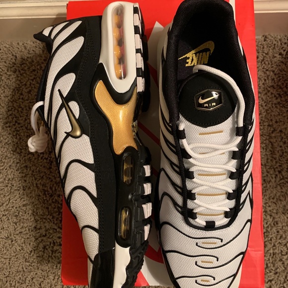 Nike Air Max Plus White Black Metallic Gold - Picture 5 of 6